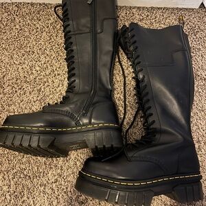 Woman’s size 8 Dr Martens brand new with box 📦
